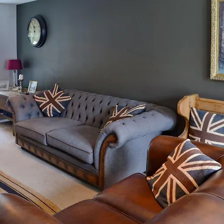 Dom wakacyjny Loyal Cerise