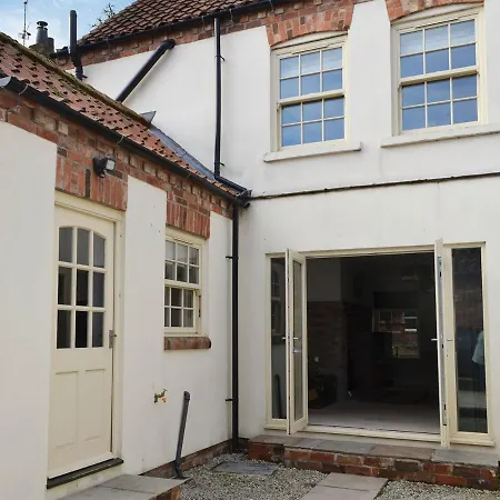 Loyal Cerise * Cawood